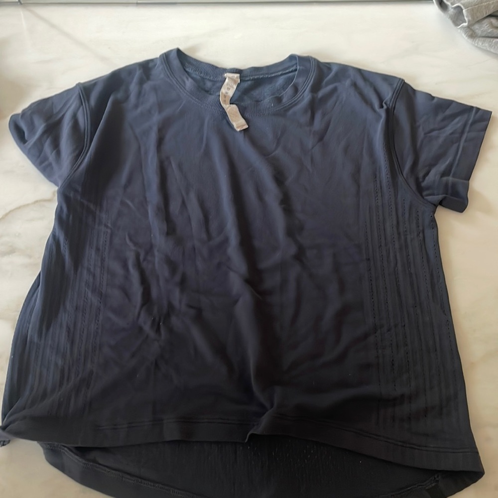 LuLulemon navy workout top DISCONTINUED